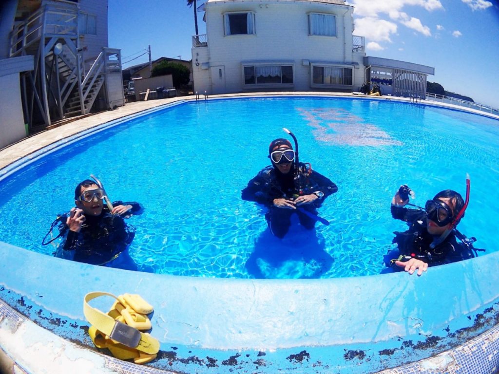 ダイビング プール講習 PADI 神奈川