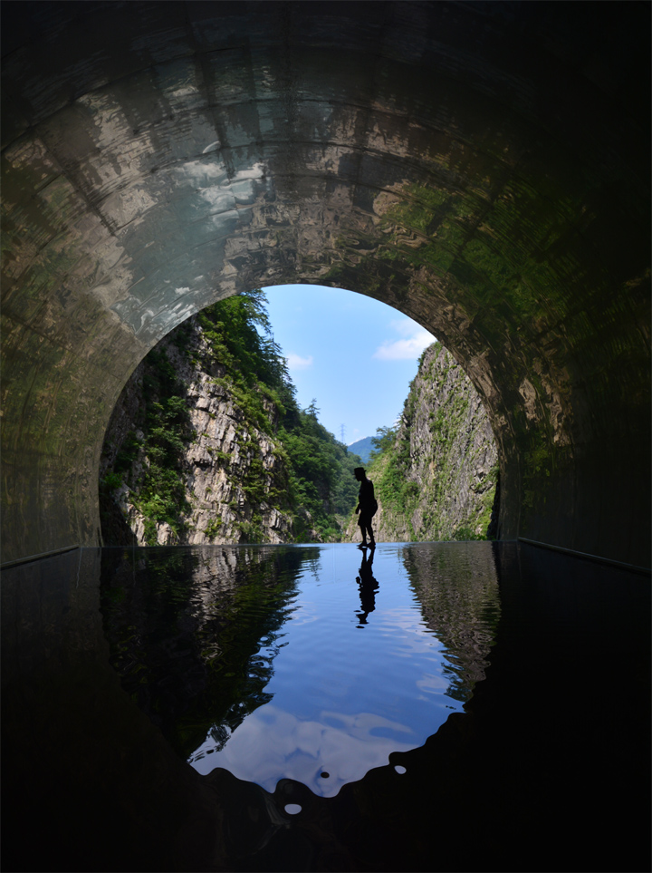 清津峡谷　新潟　トンネル