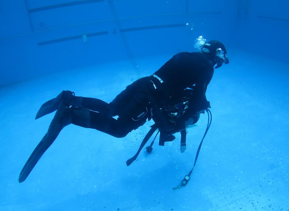 中性浮力　トレーニング　練習　プール