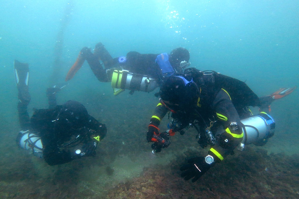 PADI　サイドマウント　ダイバー　ダイビング