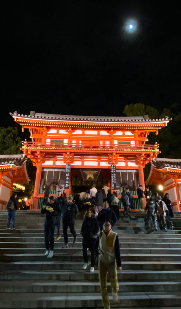 八坂神社　京都　提灯　祇園四条