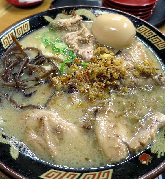 鹿児島ラーメン　豚とろ　天文館