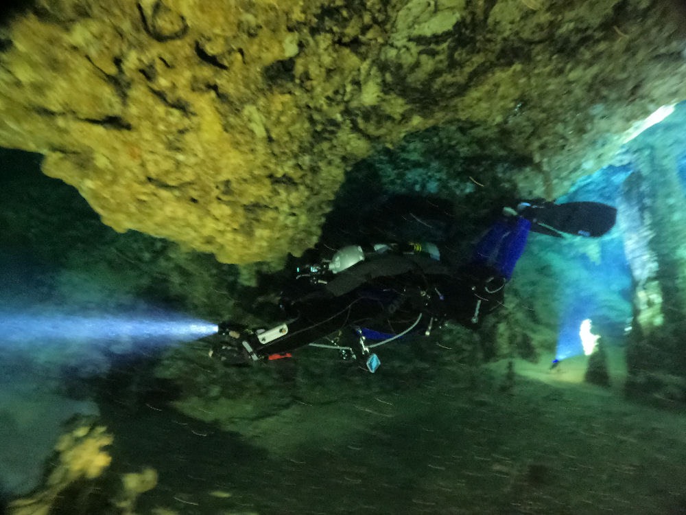 久米島　ダイビング　ヒデンチガマ