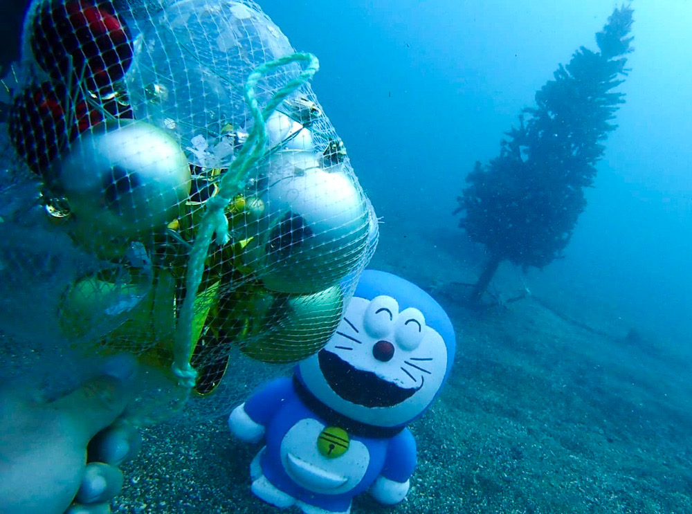 江之浦　ドラえもん　水中クリスマスツリー