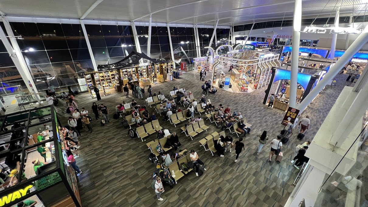 タイ　ダイビング　ツアー　プーケット空港