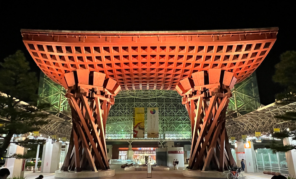 金沢駅　鼓門　もてなしドーム