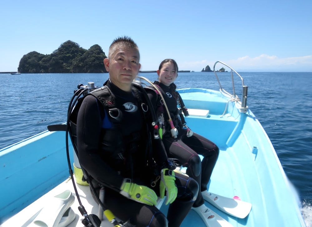 西伊豆　沖の浮島根　田子　ダイビング　透明度　ニザダイ　群れ　親子でダイビング
