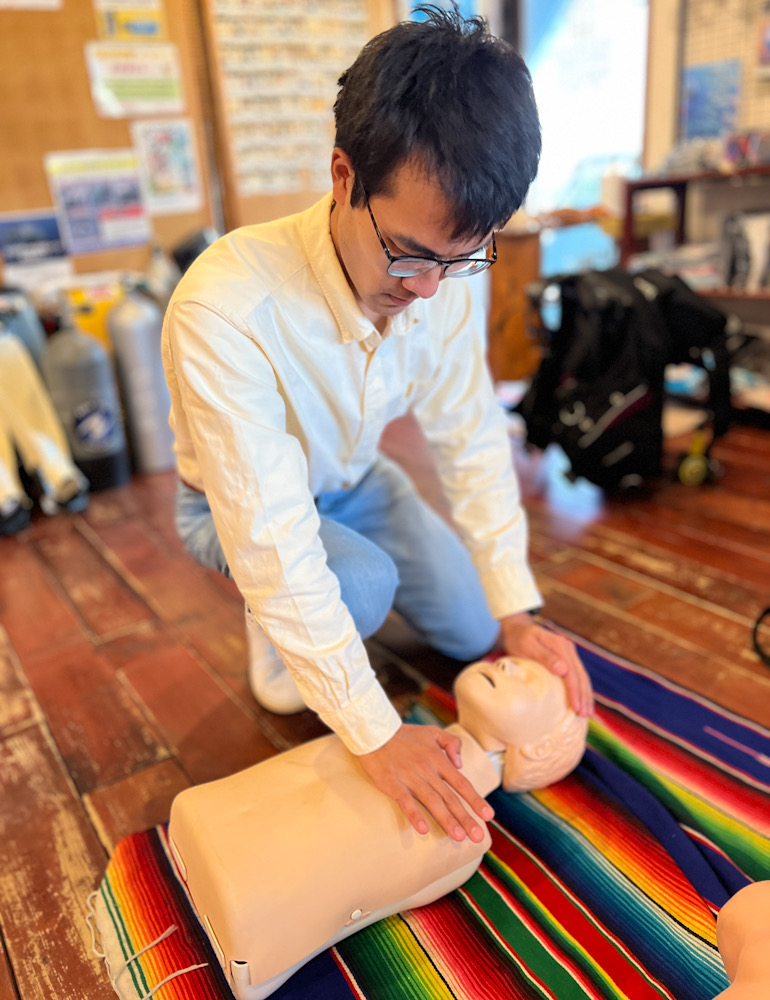 PADI EFR 応急処置法　神奈川　講習　AED CPR