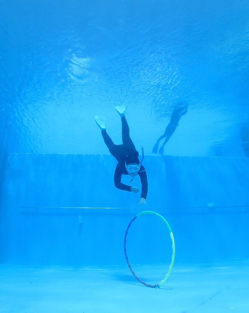 神奈川のスキンダイビング講習で水中スクーター体験