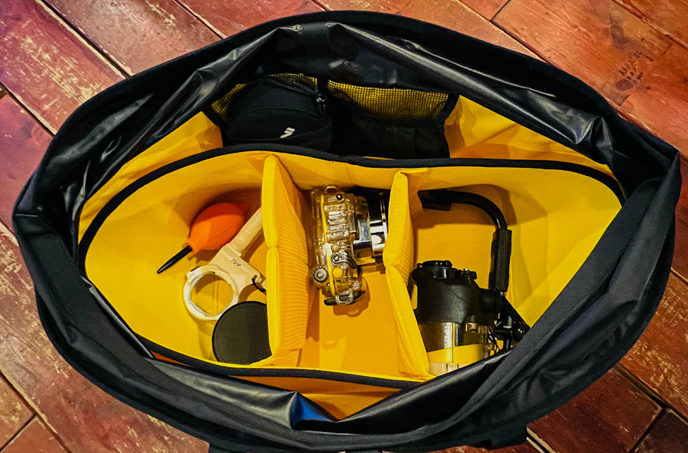 YELLOW SUB MEGA TOTE　イエローサブメガトート SEA&SEA ハウジング用バック