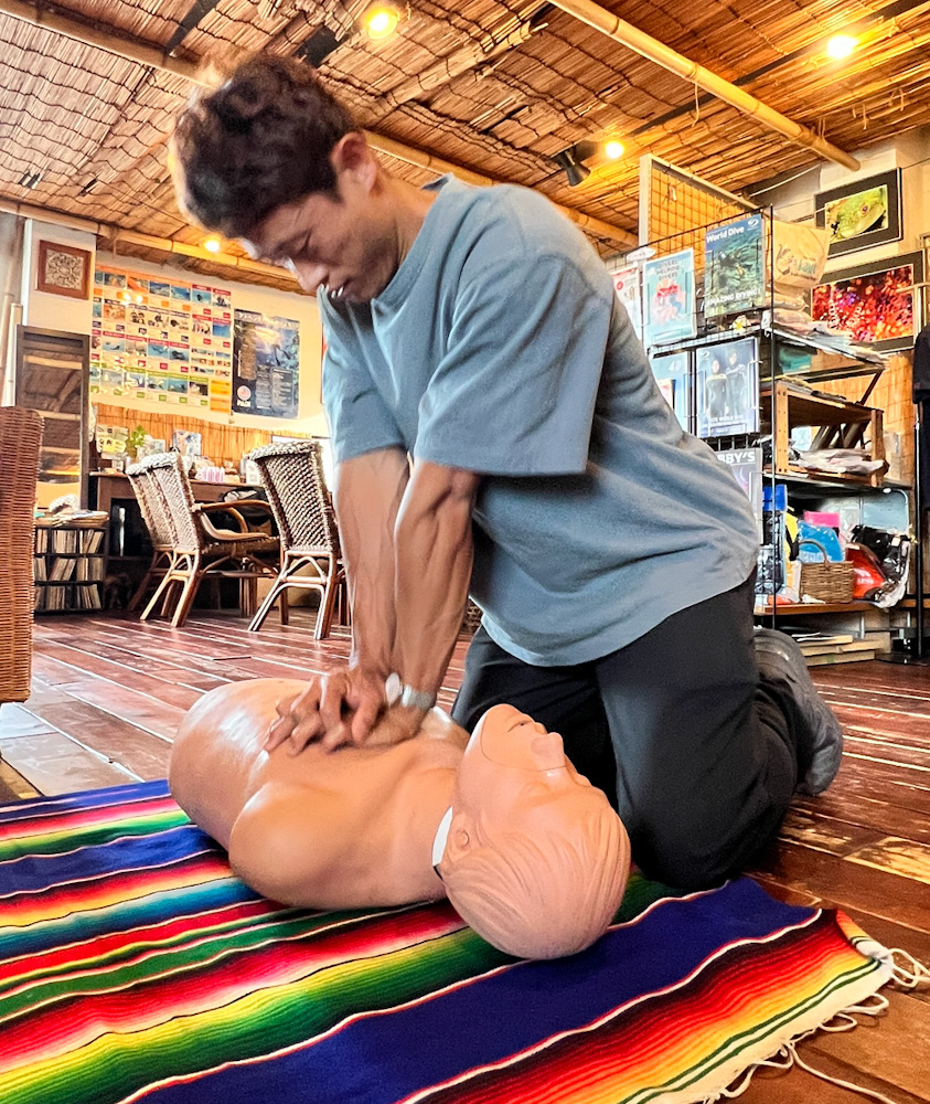 EFR 応急処置法 CPR AED 心肺蘇生法 PADI レスキュー