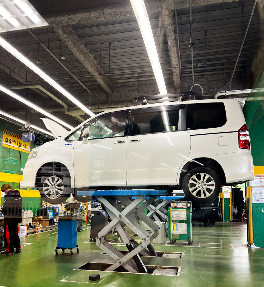 鎌倉ダイビングショップ　車の整備