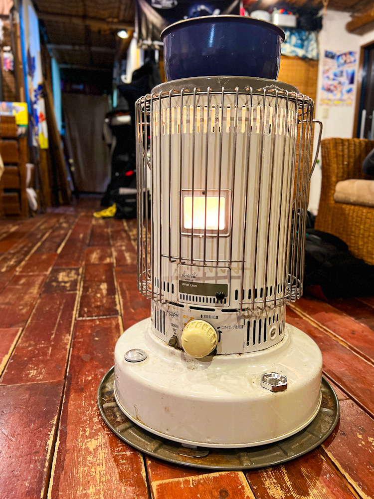 冬 ストーブ トヨトミ