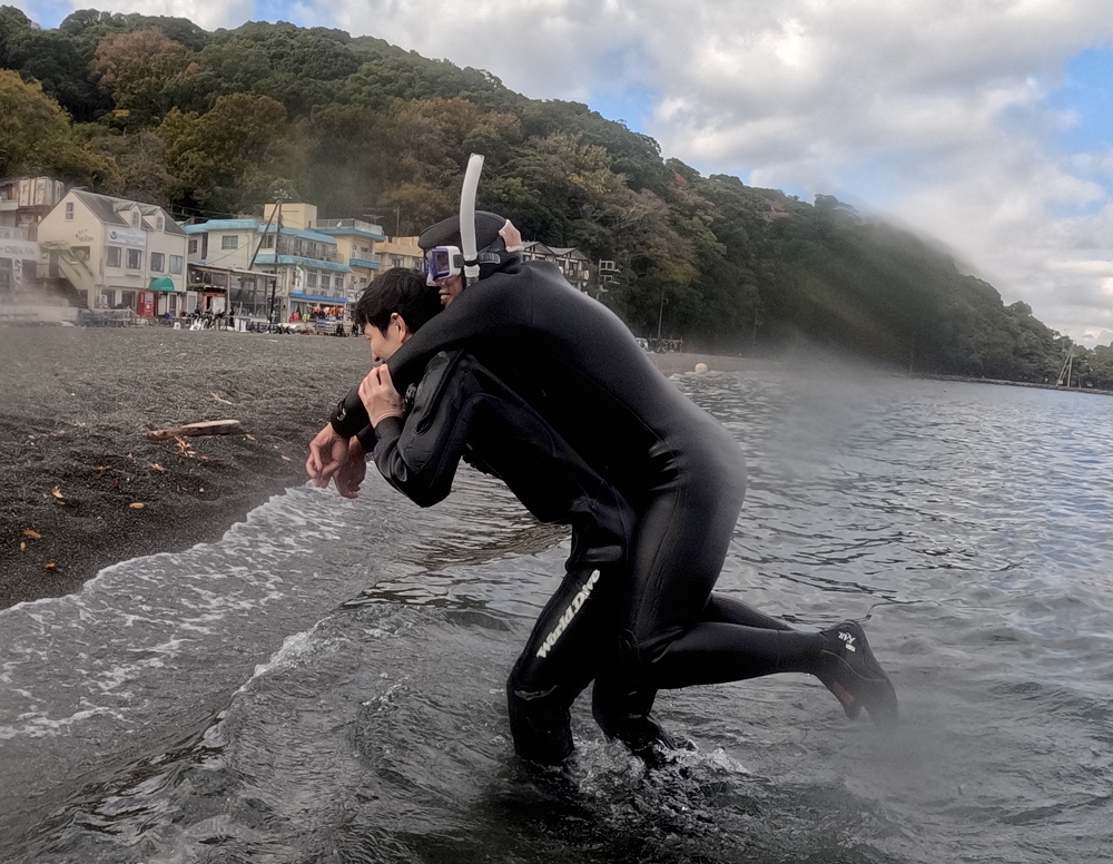 PADIレスキュダーバーコース　パニックダイバーの対応　講習