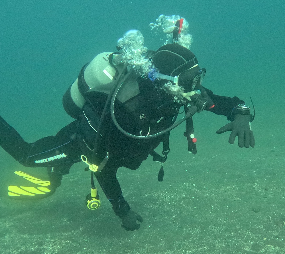 PADIレスキュダーバーコース　パニックダイバーの対応　講習