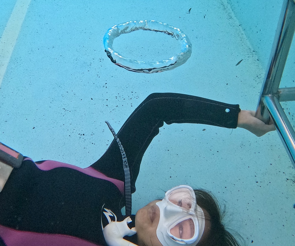 スキンダイビング講習　屋内プール　