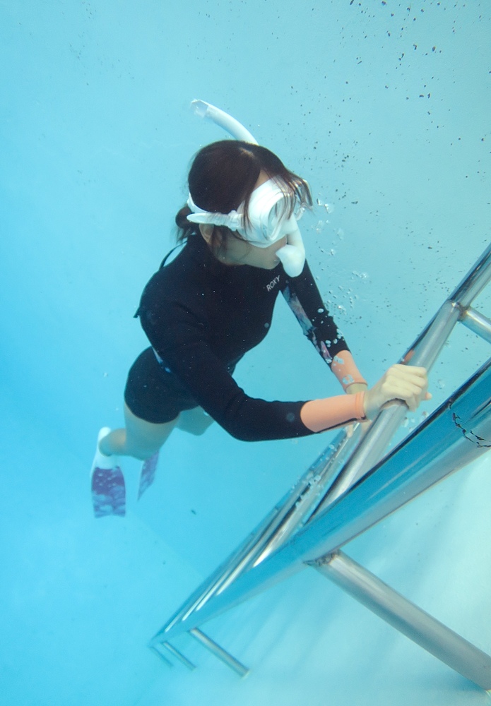 スキンダイビング講習　屋内プール　