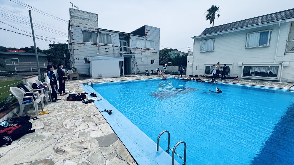 スキンダイビング講習　プール　神奈川
