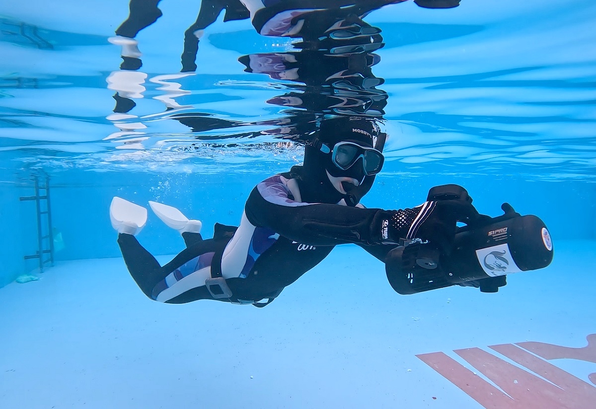 水中スクーターをスキンダイビング講習で使ってみました - PADI